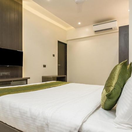 Hotel Oyster Suite Andheri West Мумбай Екстериор снимка