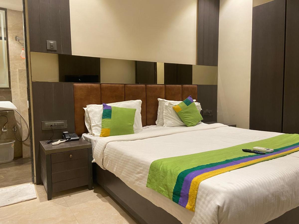 Hotel Oyster Suite Andheri West Мумбай Екстериор снимка
