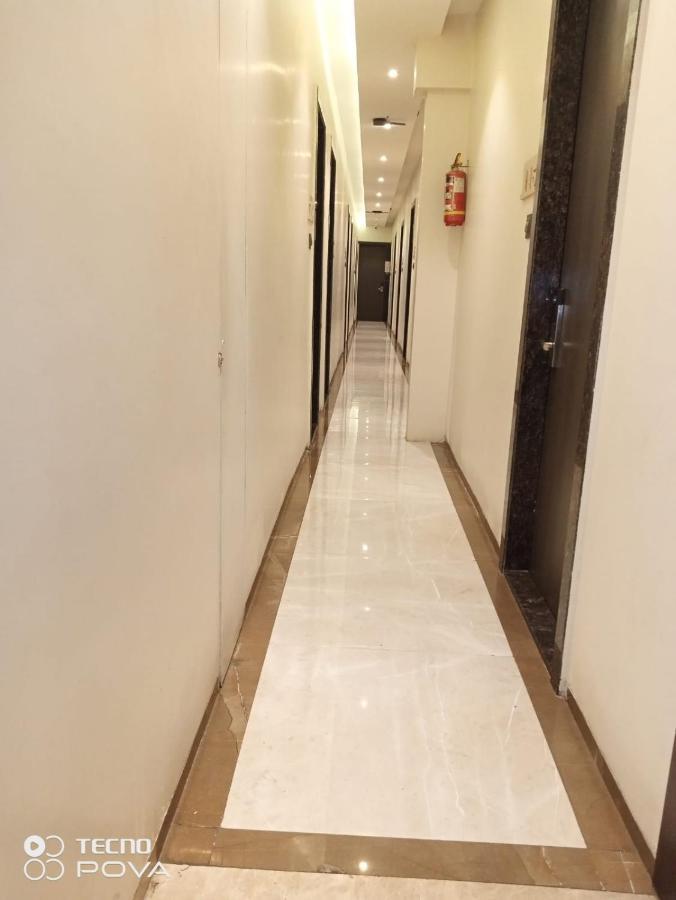 Hotel Oyster Suite Andheri West Мумбай Екстериор снимка