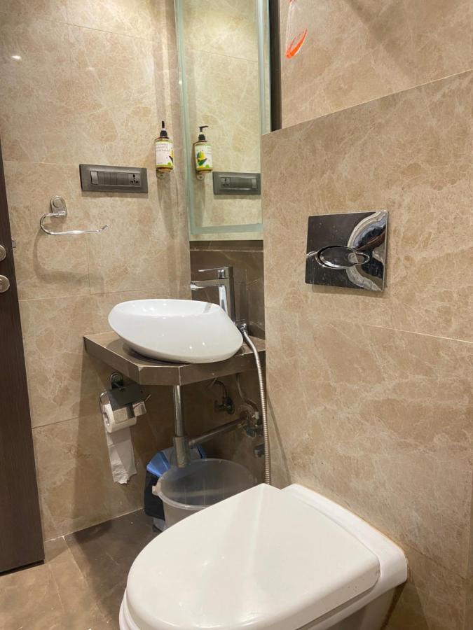 Hotel Oyster Suite Andheri West Мумбай Екстериор снимка