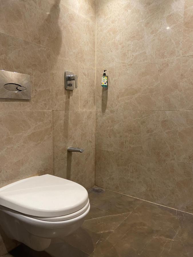 Hotel Oyster Suite Andheri West Мумбай Екстериор снимка