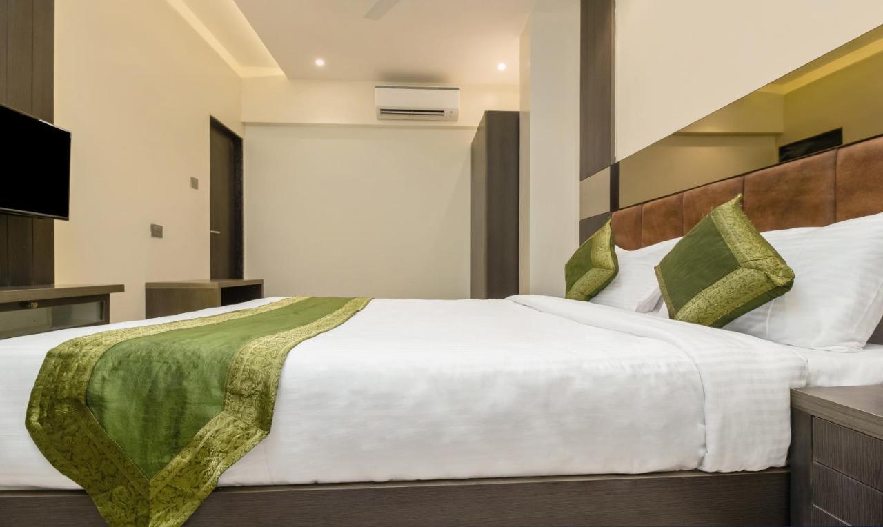 Hotel Oyster Suite Andheri West Мумбай Екстериор снимка